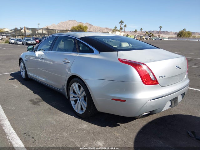 2012 JAGUAR XJ SAJWA2GBXCLV39031 Photo 2