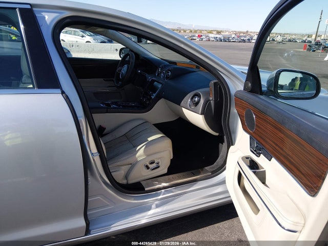 2012 JAGUAR XJ SAJWA2GBXCLV39031 Photo 4