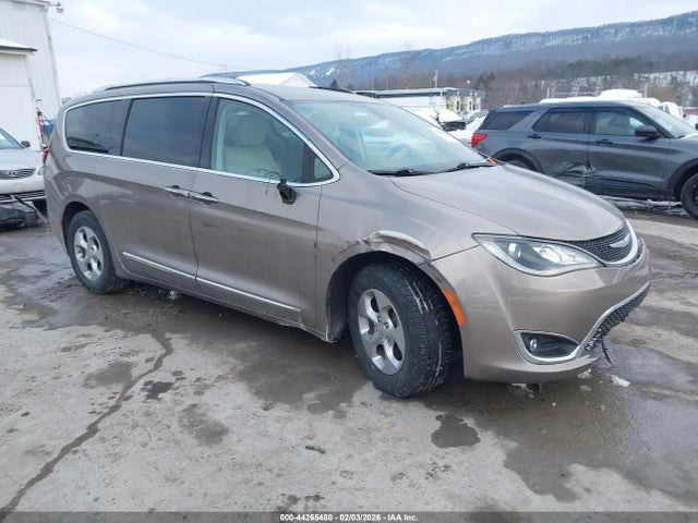 44265480 :رقم المزاد ، 2C4RC1EG4HR722261 vin ، 2017 Chrysler Pacifica Touring-l Plus مزاد بيع