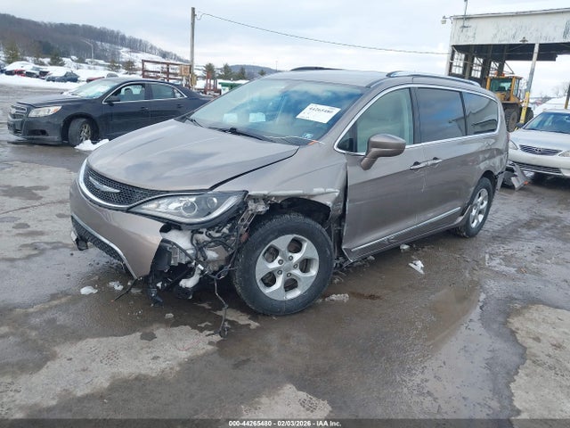 44265480 :رقم المزاد ، 2C4RC1EG4HR722261 vin ، 2017 Chrysler Pacifica Touring-l Plus مزاد بيع