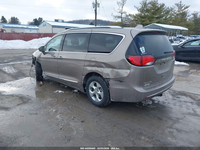 44265480 :رقم المزاد ، 2C4RC1EG4HR722261 vin ، 2017 Chrysler Pacifica Touring-l Plus مزاد بيع