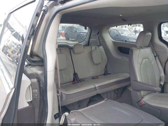 44265480 :رقم المزاد ، 2C4RC1EG4HR722261 vin ، 2017 Chrysler Pacifica Touring-l Plus مزاد بيع