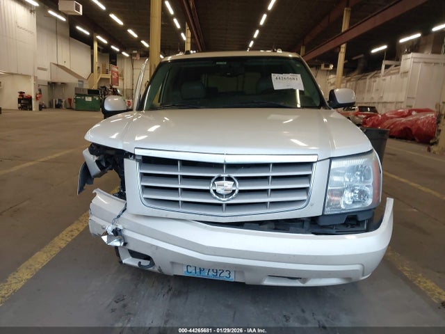 2005 Cadillac Escalade Standard მანქანა იყიდება აუქციონზე, vin: 1GYEK63N55R155957, აუქციონის ნომერი: 44265681