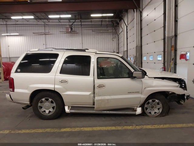 2005 Cadillac Escalade Standard მანქანა იყიდება აუქციონზე, vin: 1GYEK63N55R155957, აუქციონის ნომერი: 44265681