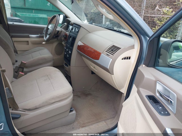 2008 Chrysler Town & Country Touring მანქანა იყიდება აუქციონზე, vin: 2A8HR54P28R743671, აუქციონის ნომერი: 44265704