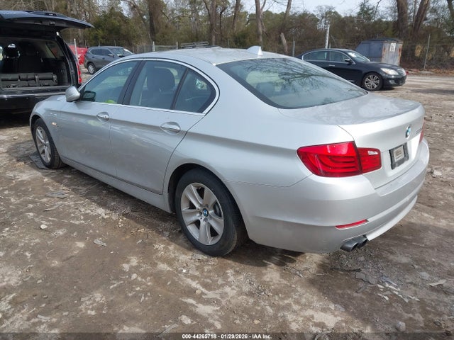 2011 BMW 528I WBAFR1C56BDS36156 Photo 2