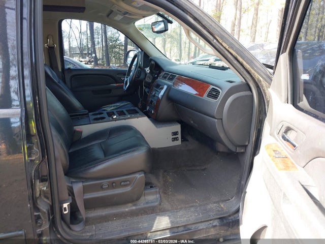 2011 CHEVROLET SUBURBAN 1GNSKJE30BR374934 Photo 4