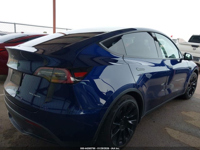 2022 Tesla Model Y Long Range Dual Motor All-wheel Drive მანქანა იყიდება აუქციონზე, vin: 7SAYGDEE4NF414095, აუქციონის ნომერი: 44265798