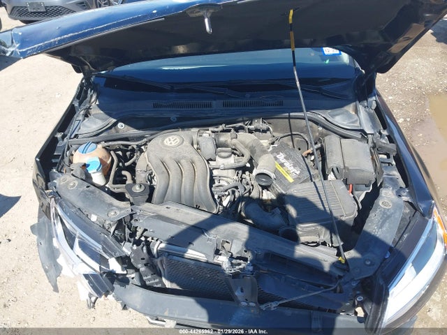 3VW2K7AJ7FM424264 Volkswagen Jetta 2.0l S