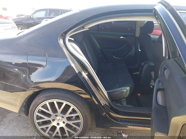 3VW2K7AJ7FM424264 Volkswagen Jetta 2.0l S