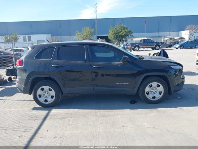 1C4PJMAB1GW117001 Jeep Cherokee Sport