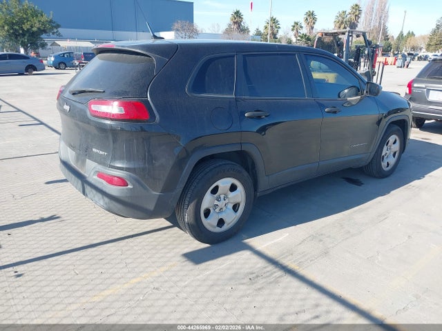 1C4PJMAB1GW117001 Jeep Cherokee Sport