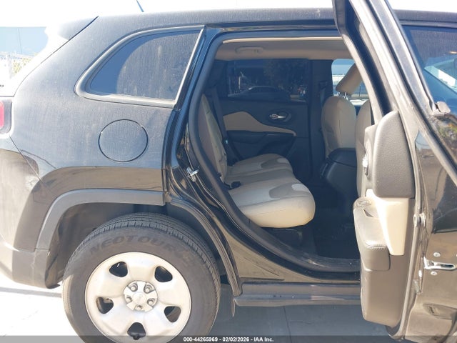 1C4PJMAB1GW117001 Jeep Cherokee Sport