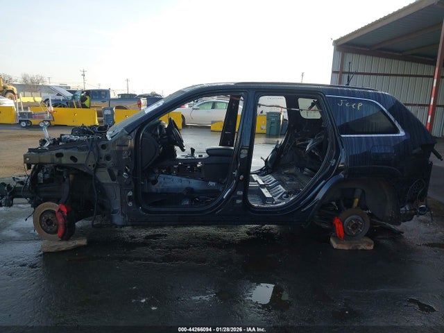44266094 :رقم المزاد ، 1C4RJFDJXDC514081 vin ، 2013 Jeep Grand Cherokee Srt8 مزاد بيع