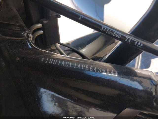 2023 HARLEY-DAVIDSON FLTRXST 1HD1ACL14PB643584 Photo 9