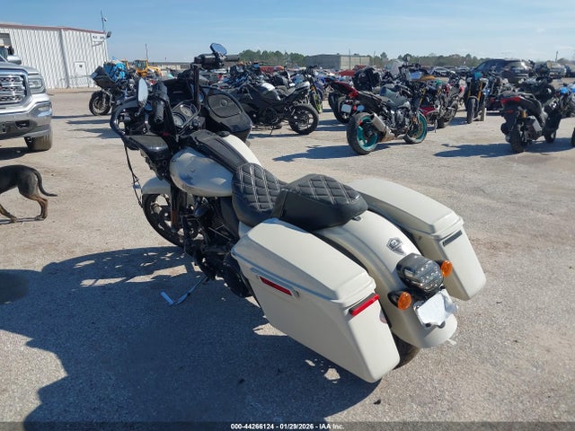 2023 HARLEY-DAVIDSON FLTRXST 1HD1ACL14PB643584 Photo 2