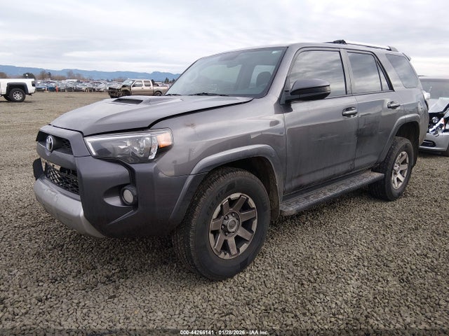 Toyota 4runner Trail 2014 JTEBU5JR1E5193045 Image 2