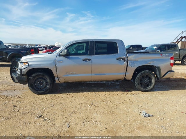 5TFDW5F1XGX508961 Toyota Tundra Sr5 5.7l V8
