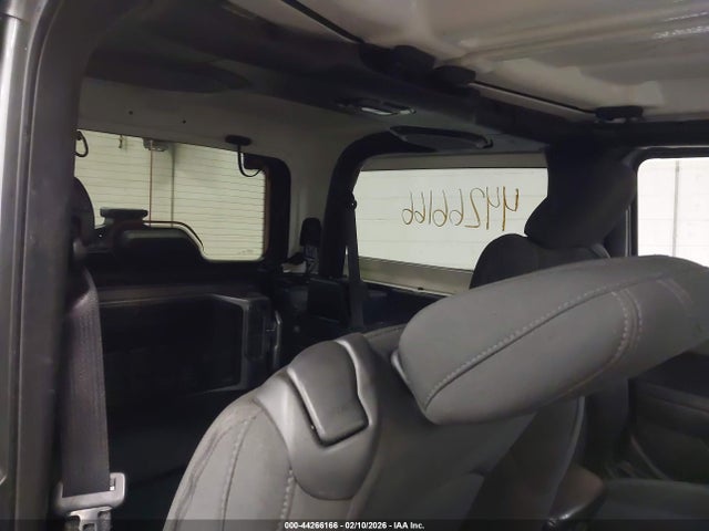 44266166 :رقم المزاد ، 1C4GJXAN9MW615437 vin ، 2021 Jeep Wrangler Willys Sport مزاد بيع