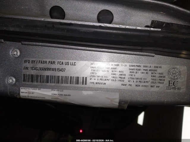 44266166 :رقم المزاد ، 1C4GJXAN9MW615437 vin ، 2021 Jeep Wrangler Willys Sport مزاد بيع