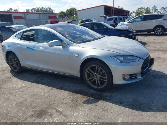 2014 TESLA MODEL S 5YJSA1H1XEFP28586 Photo 0