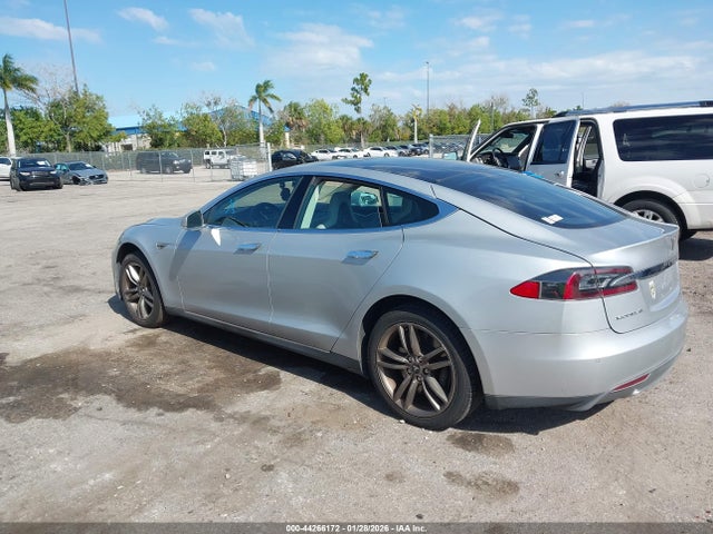 2014 TESLA MODEL S 5YJSA1H1XEFP28586 Photo 2