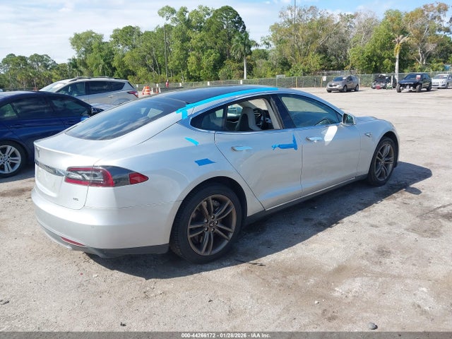 2014 TESLA MODEL S 5YJSA1H1XEFP28586 Photo 3