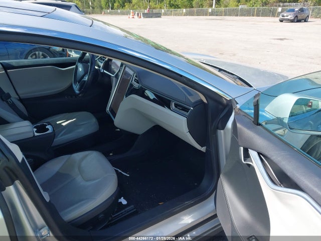 2014 TESLA MODEL S 5YJSA1H1XEFP28586 Photo 4