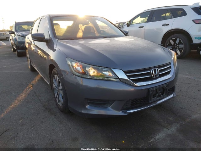 2015 1HGCR2F37FA255684 main image