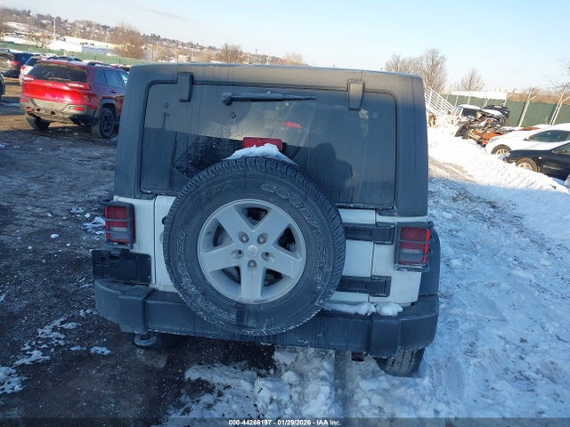 1C4BJWDG1FL577840 Jeep Wrangler Unlimited Sport