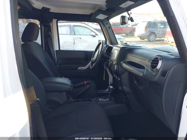 1C4BJWDG1FL577840 Jeep Wrangler Unlimited Sport