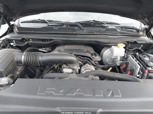 44266240 :رقم المزاد ، 1C6SRFRTXKN570535 vin ، 2019 Ram 1500 Laramie  4x4 6'4 Box مزاد بيع