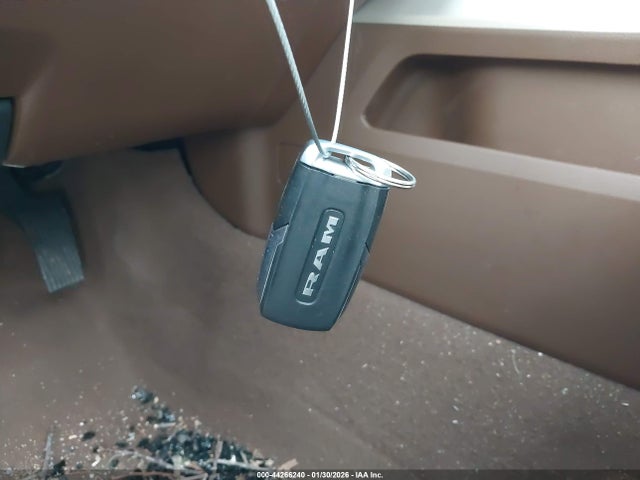44266240 :رقم المزاد ، 1C6SRFRTXKN570535 vin ، 2019 Ram 1500 Laramie  4x4 6'4 Box مزاد بيع