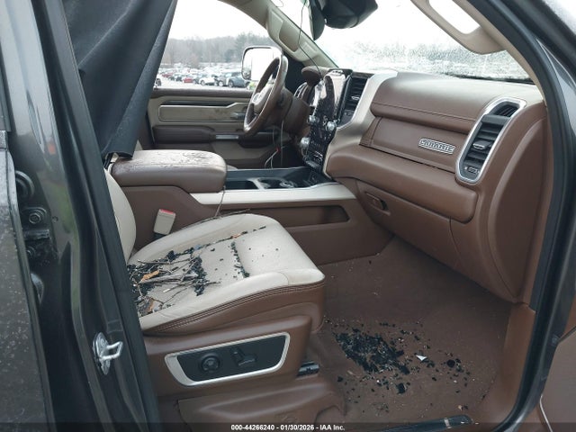 44266240 :رقم المزاد ، 1C6SRFRTXKN570535 vin ، 2019 Ram 1500 Laramie  4x4 6'4 Box مزاد بيع