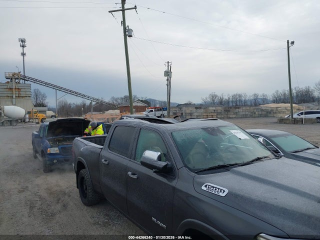 44266240 :رقم المزاد ، 1C6SRFRTXKN570535 vin ، 2019 Ram 1500 Laramie  4x4 6'4 Box مزاد بيع