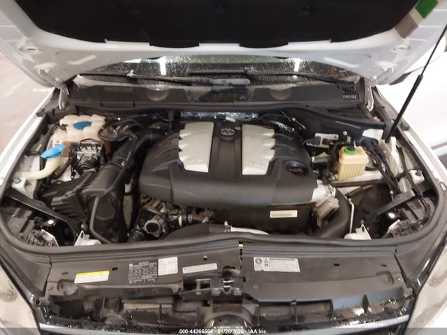2012 VOLKSWAGEN TOUAREG WVGEK9BPXCD009120 Photo 9