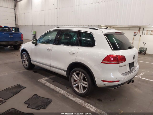 2012 VOLKSWAGEN TOUAREG WVGEK9BPXCD009120 Photo 2