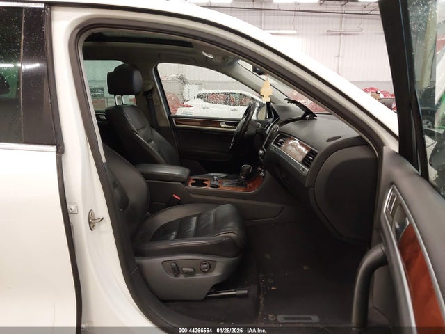 2012 VOLKSWAGEN TOUAREG WVGEK9BPXCD009120 Photo 4