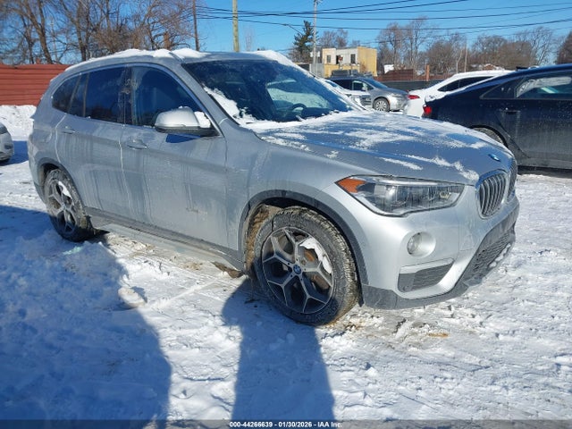 2016 BMW X1 WBXHT3C32GP889583 Photo 0