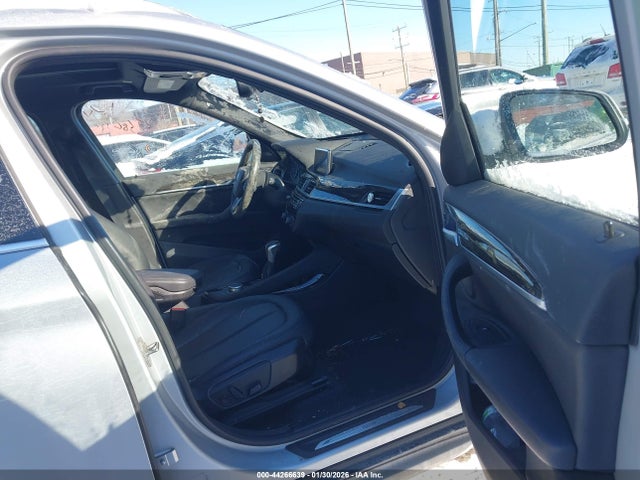 2016 BMW X1 WBXHT3C32GP889583 Photo 4