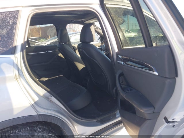 2016 BMW X1 WBXHT3C32GP889583 Photo 7