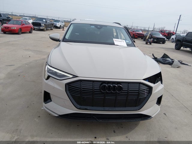 WA1AAAGE4NB025336 Audi E-tron Premium Quattro