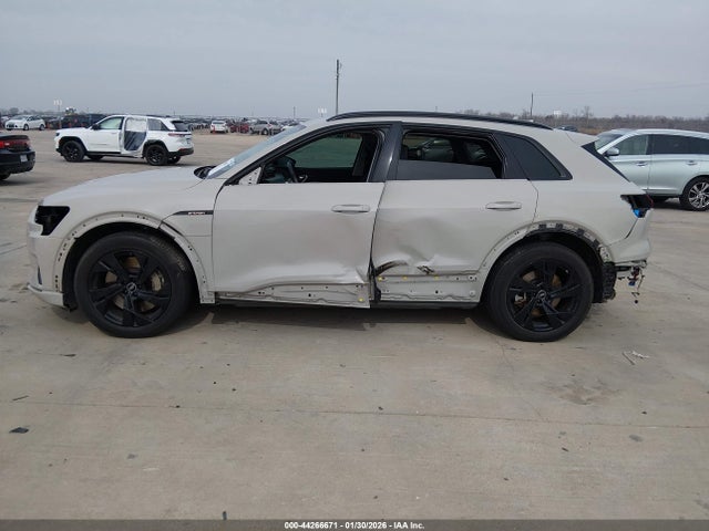 WA1AAAGE4NB025336 Audi E-tron Premium Quattro