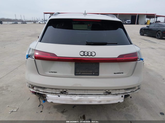 WA1AAAGE4NB025336 Audi E-tron Premium Quattro