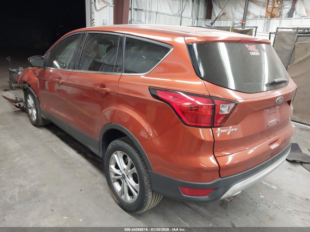 1FMCU0GD1KUC27814 Ford ESCAPE SE