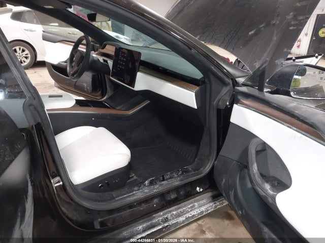 2023 Tesla Model S Dual Motor All-wheel Drive/standard Range მანქანა იყიდება აუქციონზე, vin: 5YJSA1E52PF522821, აუქციონის ნომერი: 44266831