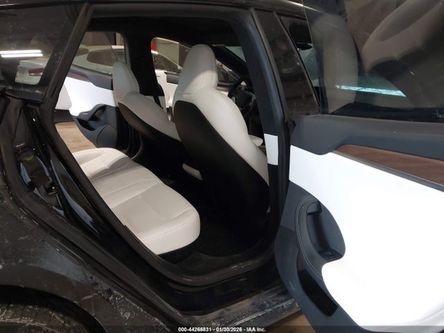 2023 Tesla Model S Dual Motor All-wheel Drive/standard Range მანქანა იყიდება აუქციონზე, vin: 5YJSA1E52PF522821, აუქციონის ნომერი: 44266831