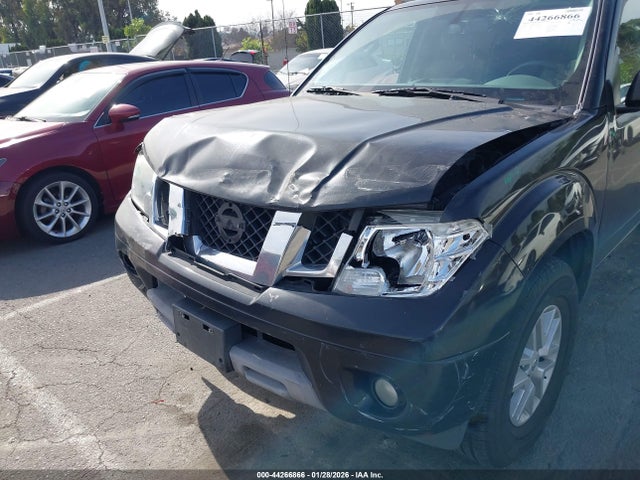 1N6AD0ERXJN725140 Nissan Frontier Sv