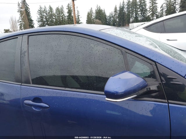 Toyota Prius Three Touring 2016 JTDKARFU4G3522983 Image 13