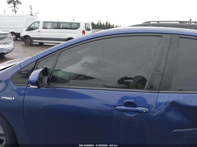 Toyota Prius Three Touring 2016 JTDKARFU4G3522983 Image 14